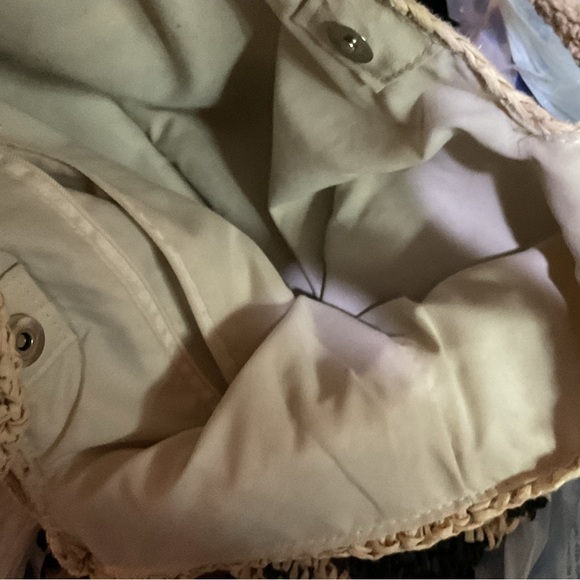 Woven medium/large Straw Tote with round brightly colored Pom Pom’s! BOHO DREAM - Picture 4 of 4